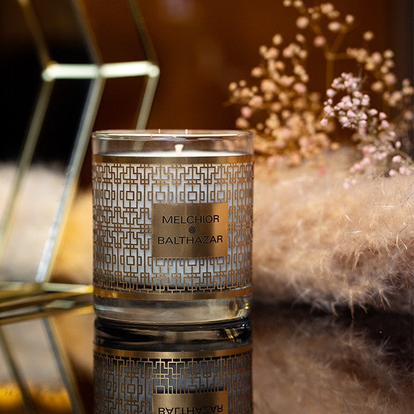 Découvrez la Bougie Cerisier de Kyoto Melchior & Balthazar, en cire végétale naturelle, au parfum floral doux inspiré des cerisiers en fleurs japonais.
