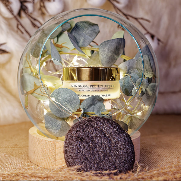 Éponge Konjac Melchior & Balthazar en fibre végétale naturelle, idéale pour nettoyer et exfolier la peau en douceur.